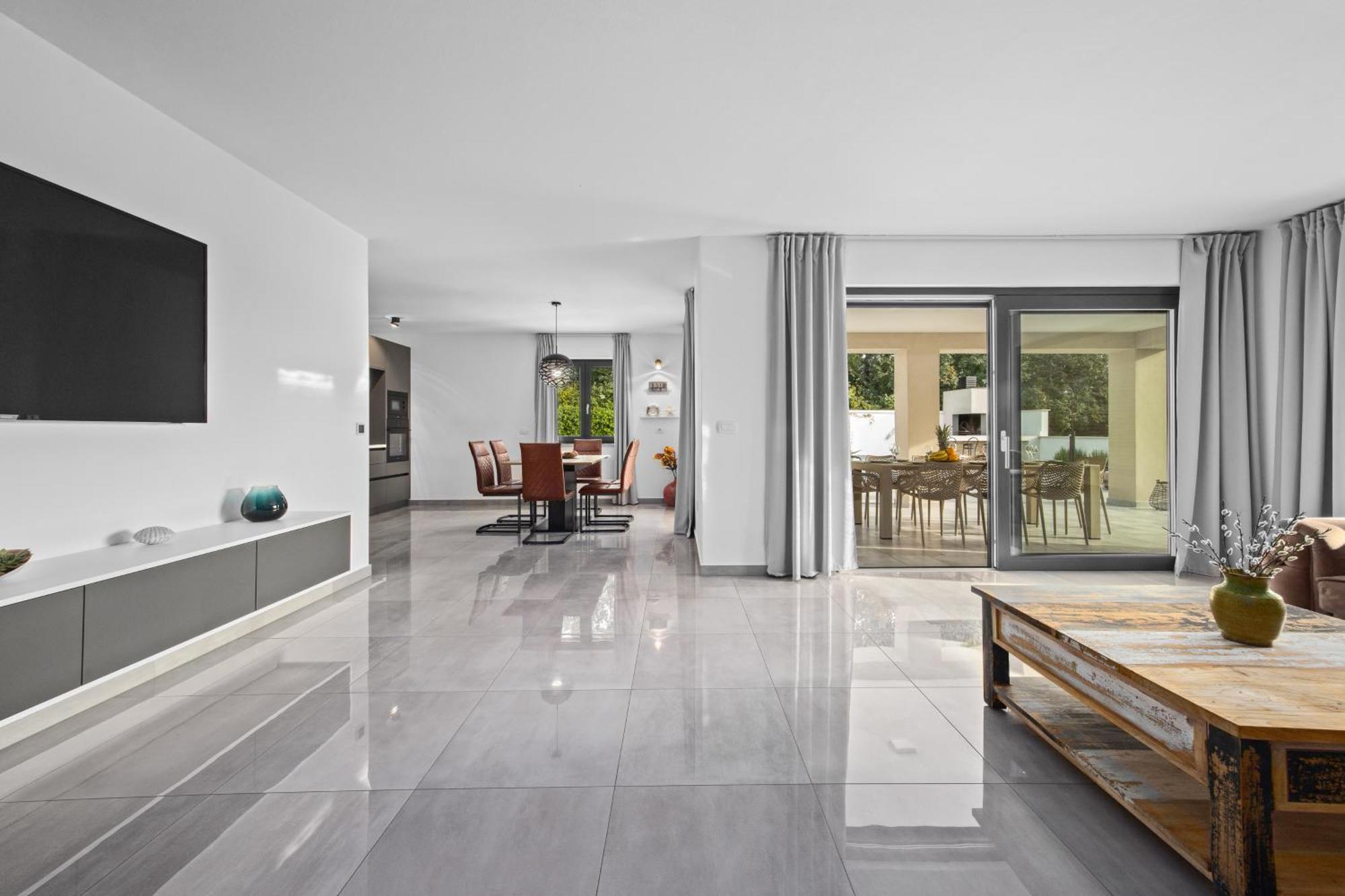 Special Offer! New Luxury Apartment With Pool, Fitness, Outdoor Bar&Grill Buje Bagian luar foto