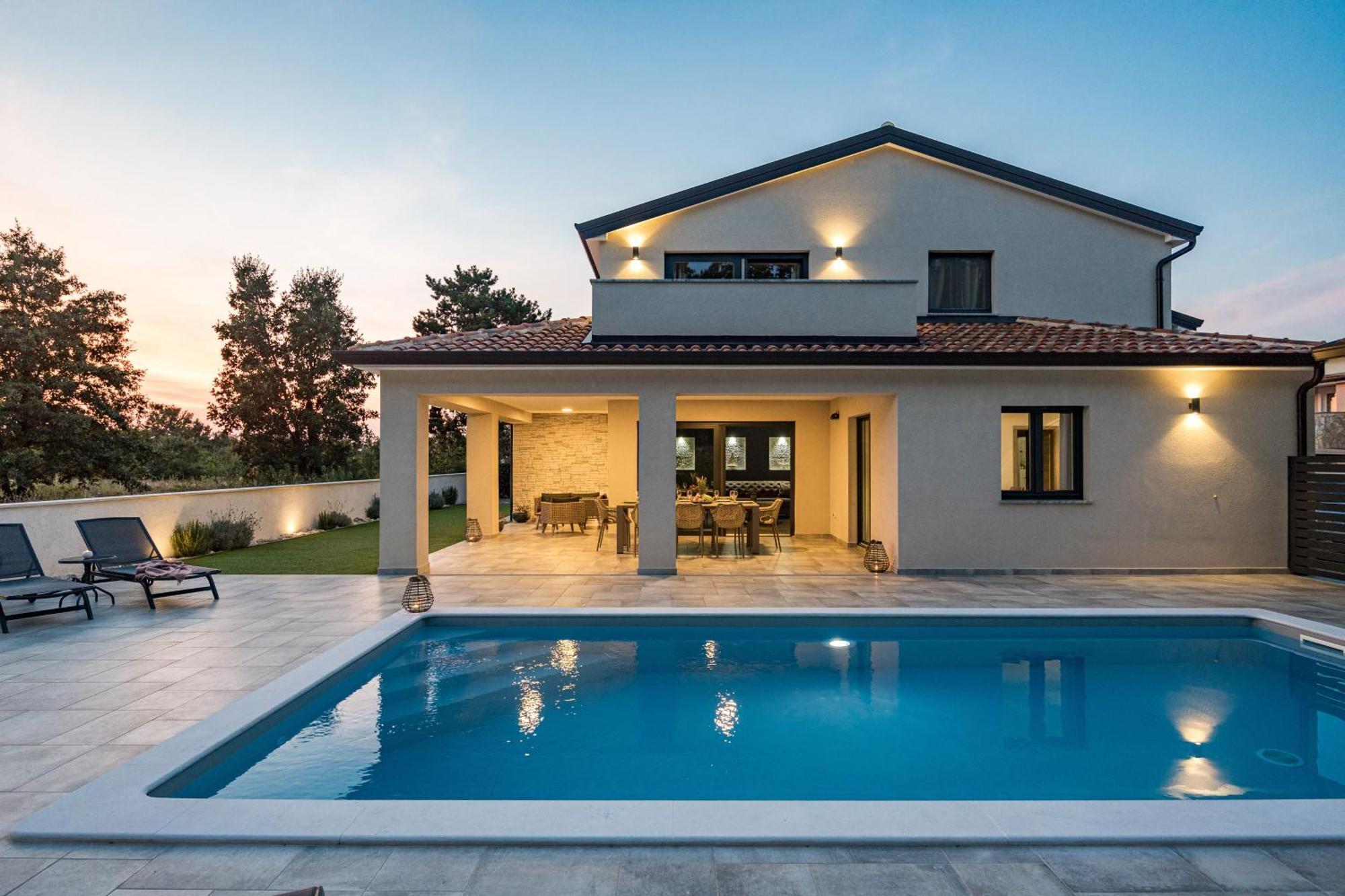 Special Offer! New Luxury Apartment With Pool, Fitness, Outdoor Bar&Grill Buje Bagian luar foto