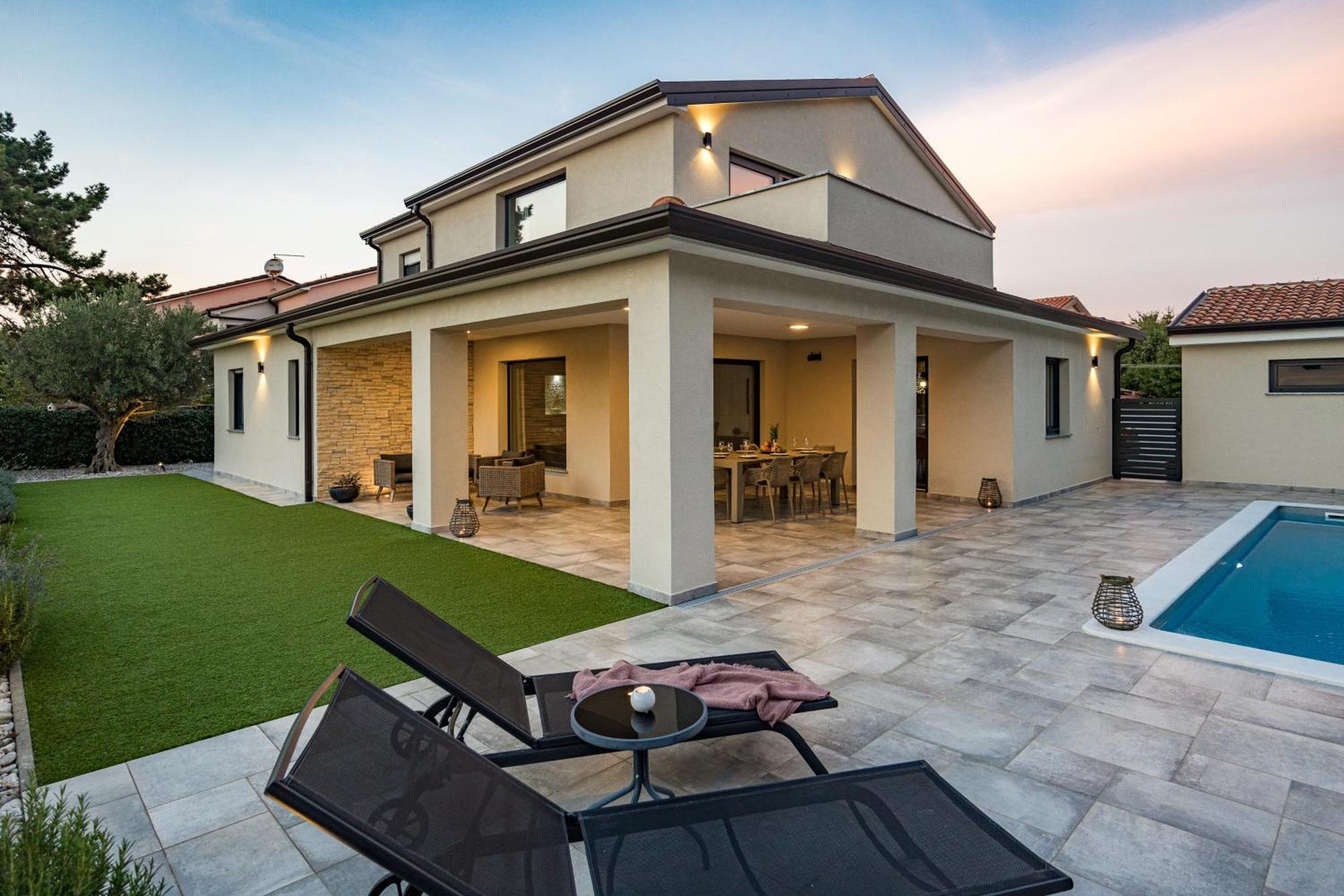 Special Offer! New Luxury Apartment With Pool, Fitness, Outdoor Bar&Grill Buje Bagian luar foto