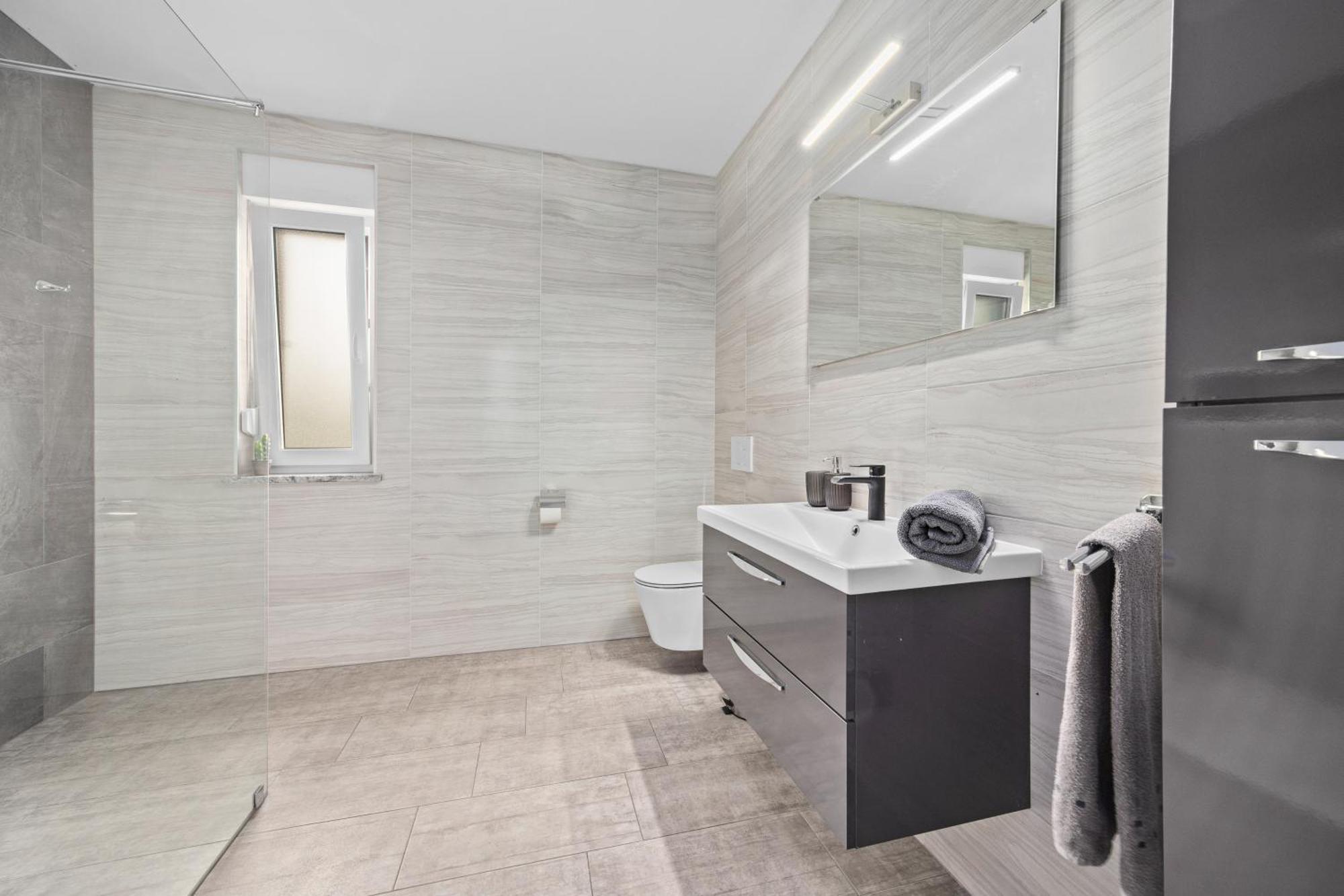 Special Offer! New Luxury Apartment With Pool, Fitness, Outdoor Bar&Grill Buje Bagian luar foto