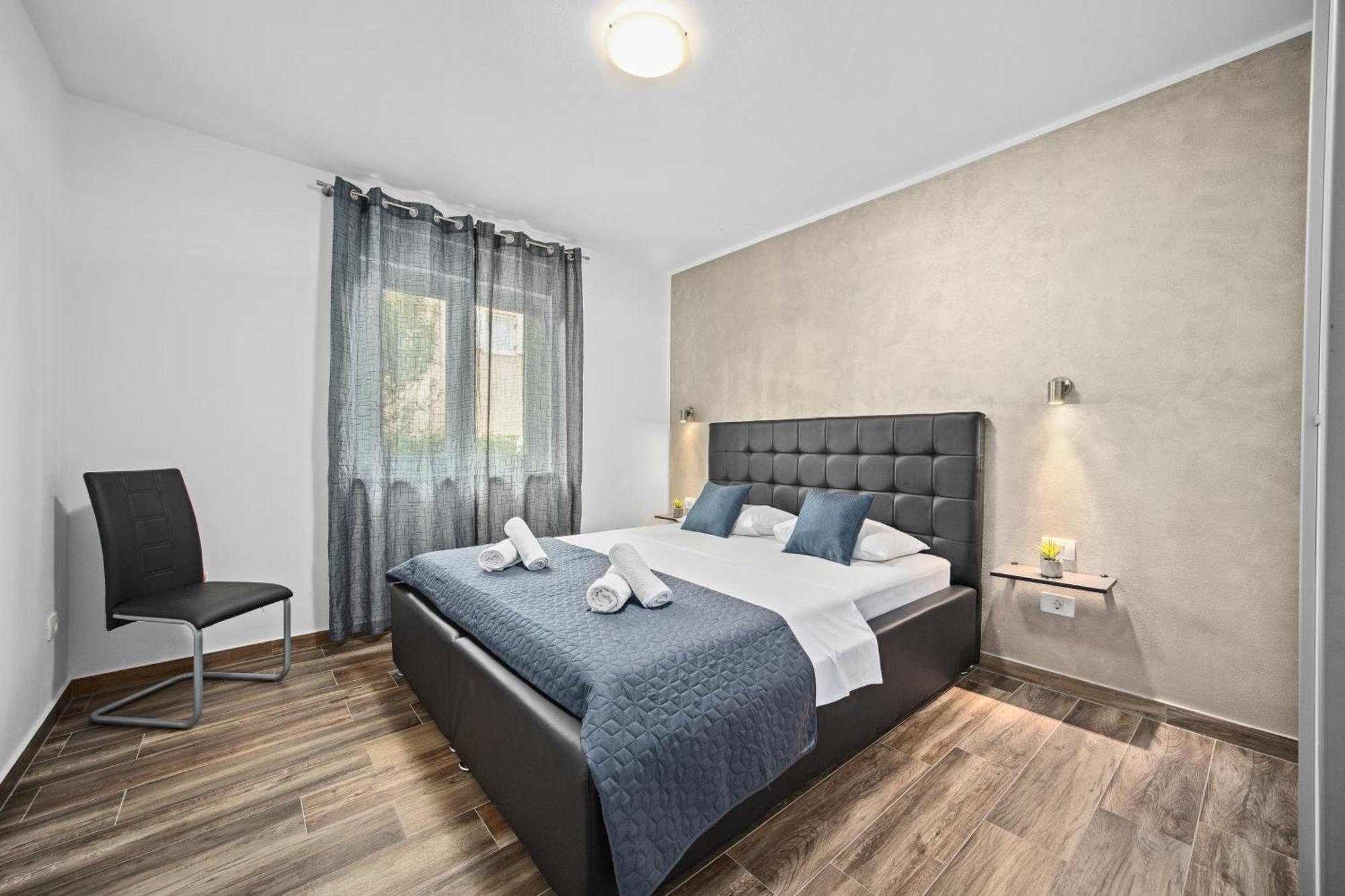 Special Offer! New Luxury Apartment With Pool, Fitness, Outdoor Bar&Grill Buje Bagian luar foto
