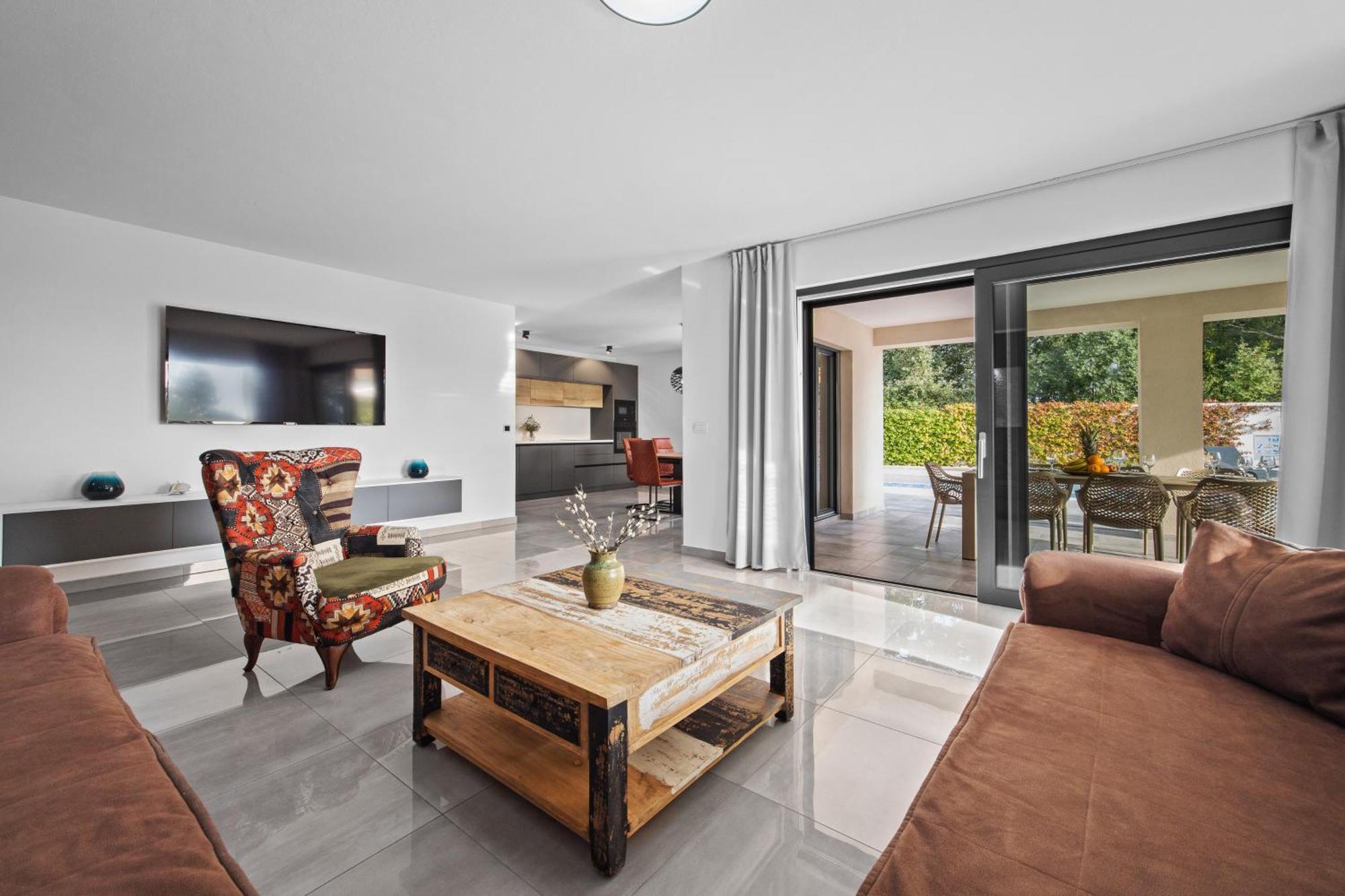 Special Offer! New Luxury Apartment With Pool, Fitness, Outdoor Bar&Grill Buje Bagian luar foto
